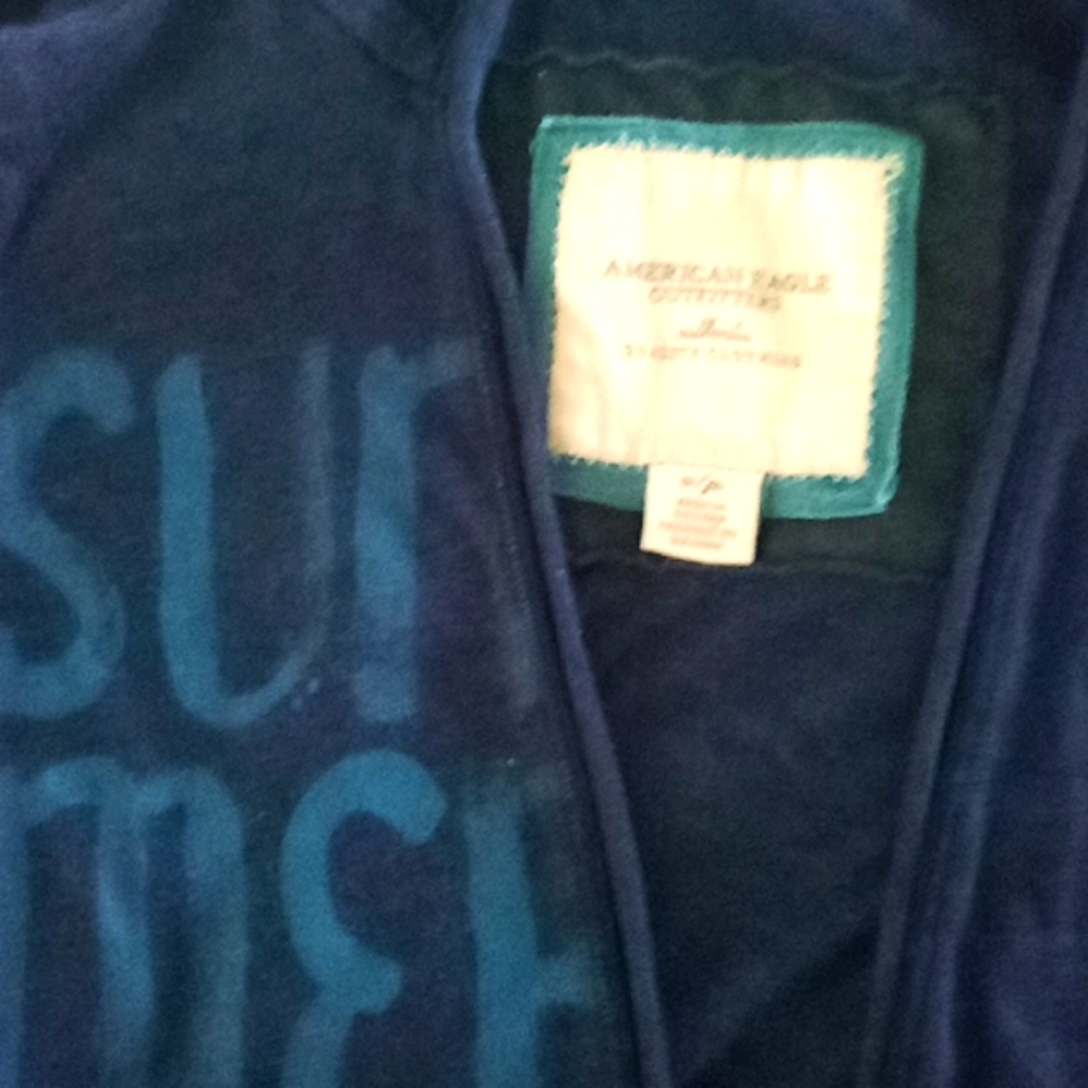 American Eagle Outfitters SUMMER is FUN hoodie/T Shirt. Size Small. Great cond.
